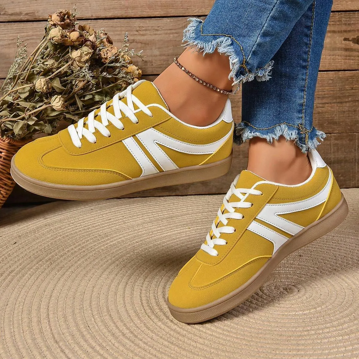 Classic Unisex Sports Sneakers, Vintage Casual Shoes with Retro Style