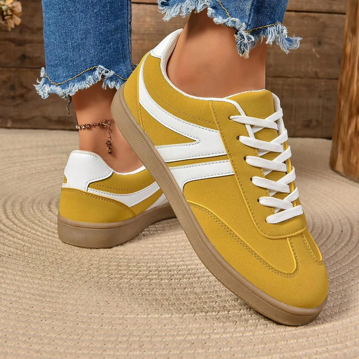 Classic Unisex Sports Sneakers, Vintage Casual Shoes with Retro Style