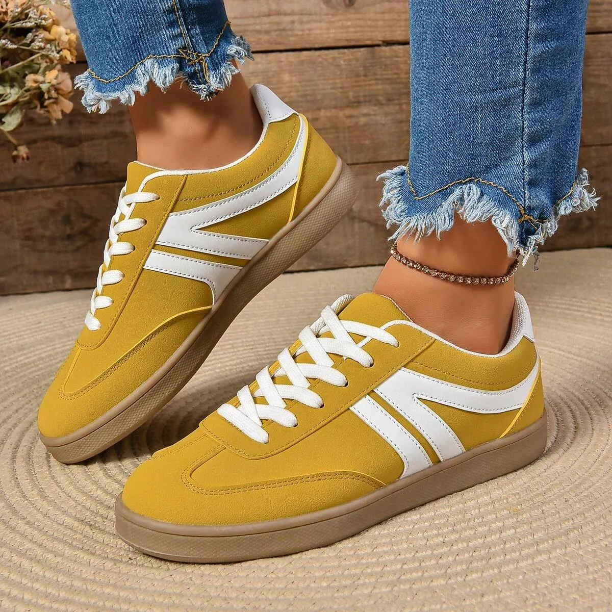 Classic Unisex Sports Sneakers, Vintage Casual Shoes with Retro Style