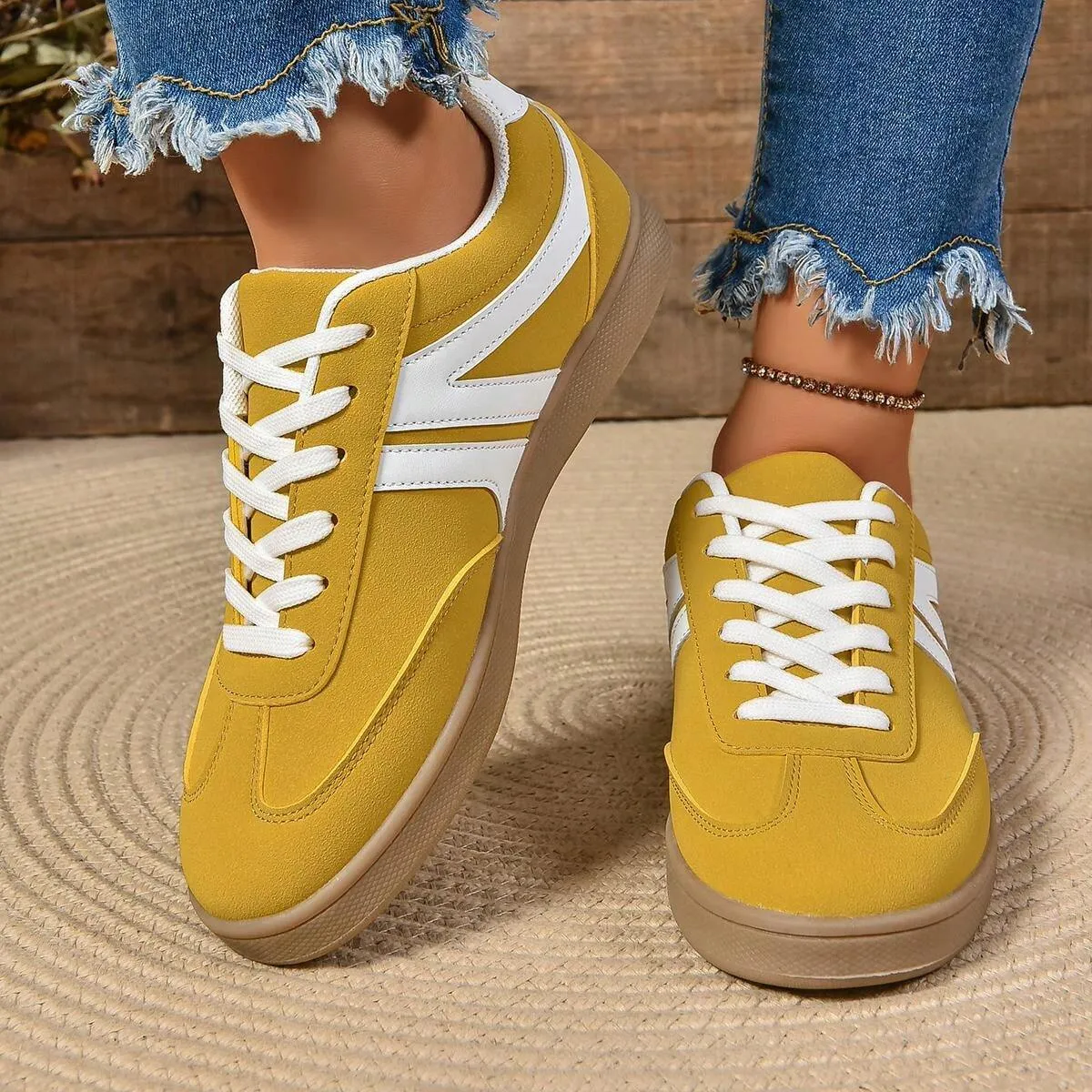 Classic Unisex Sports Sneakers, Vintage Casual Shoes with Retro Style