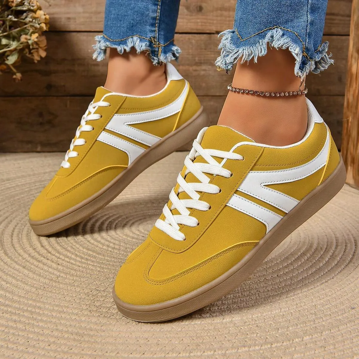 Classic Unisex Sports Sneakers, Vintage Casual Shoes with Retro Style