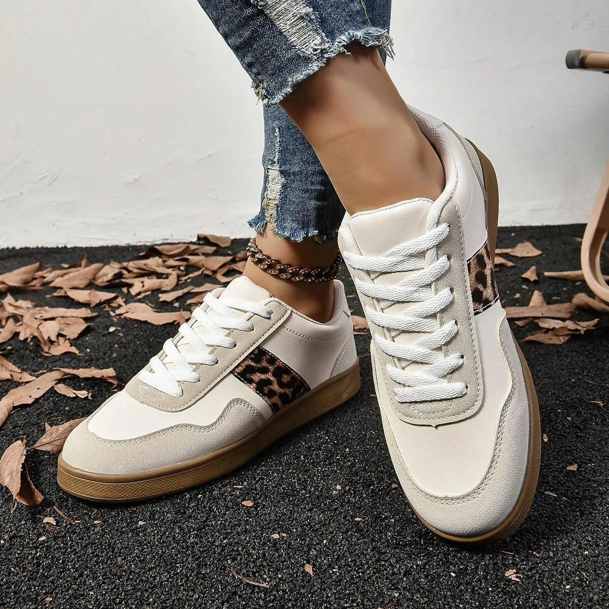 Retro-Inspired Unisex Sneakers, Versatile Casual Shoes for Sports and Beyond