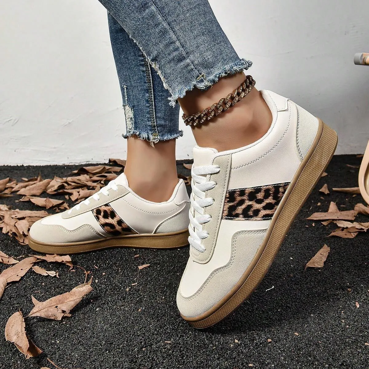 Retro-Inspired Unisex Sneakers, Versatile Casual Shoes for Sports and Beyond